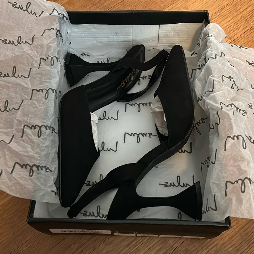 NIB Lulus black suede pointed toe slingback pumps